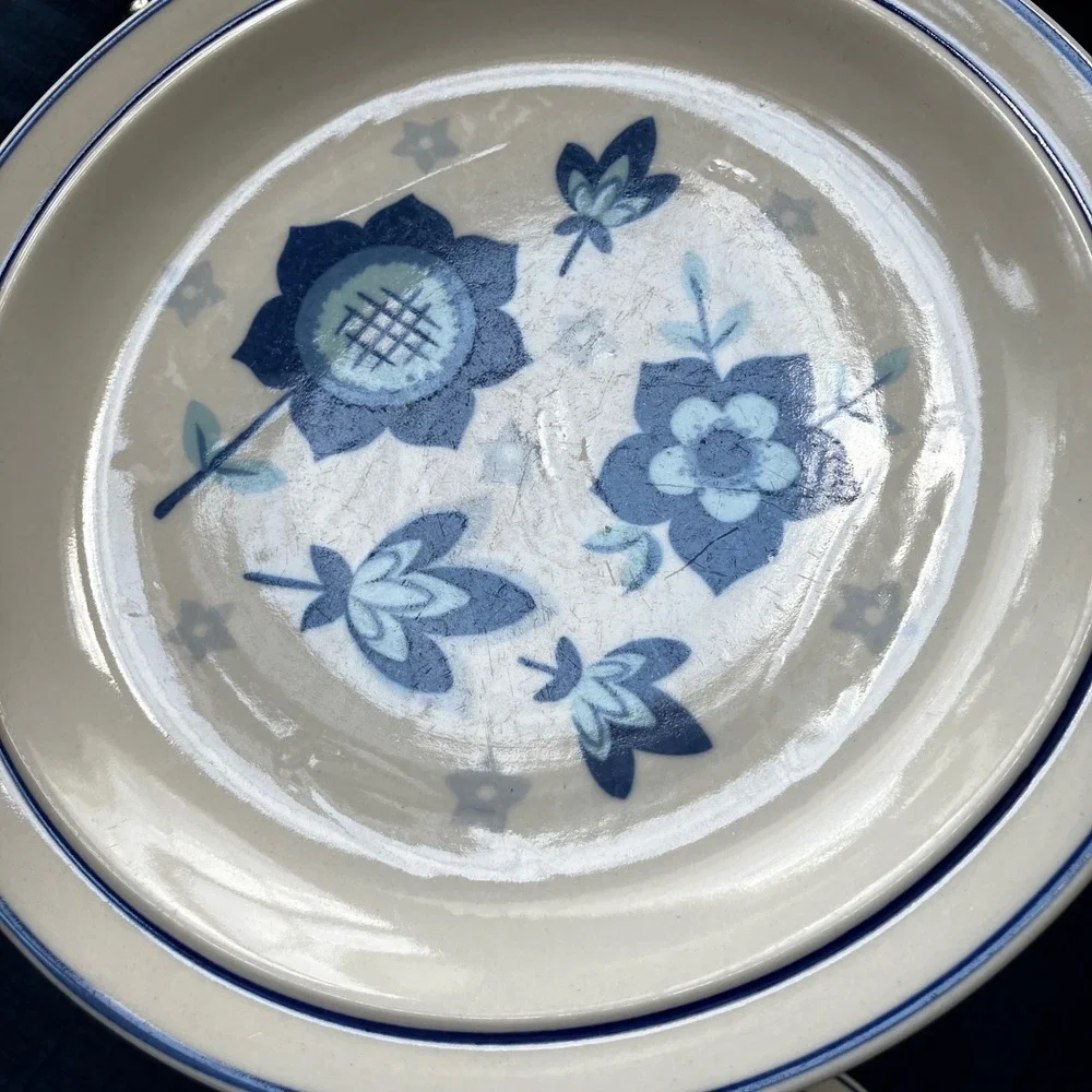 Daekor Designs Tudor Blue Stoneware Dinner Plates Set of 4 Vintage Floral Korea
